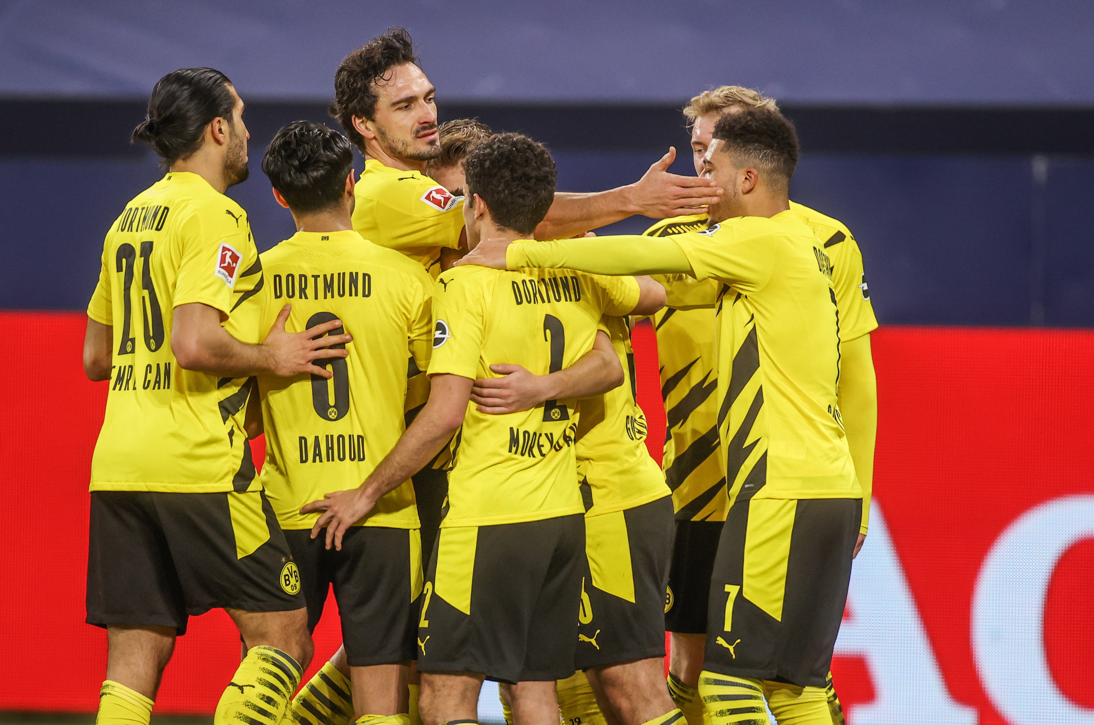 沙尔克主场大胜，稳固德甲中游位置