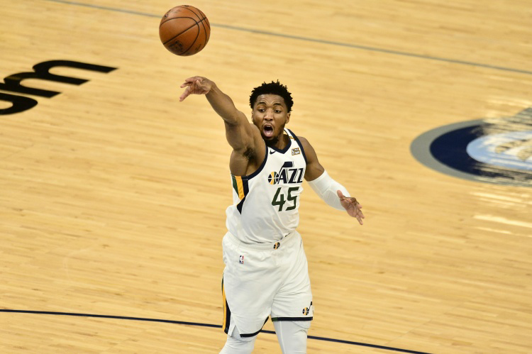 灰熊绝杀马刺，萨姆·米切尔绝境逆转