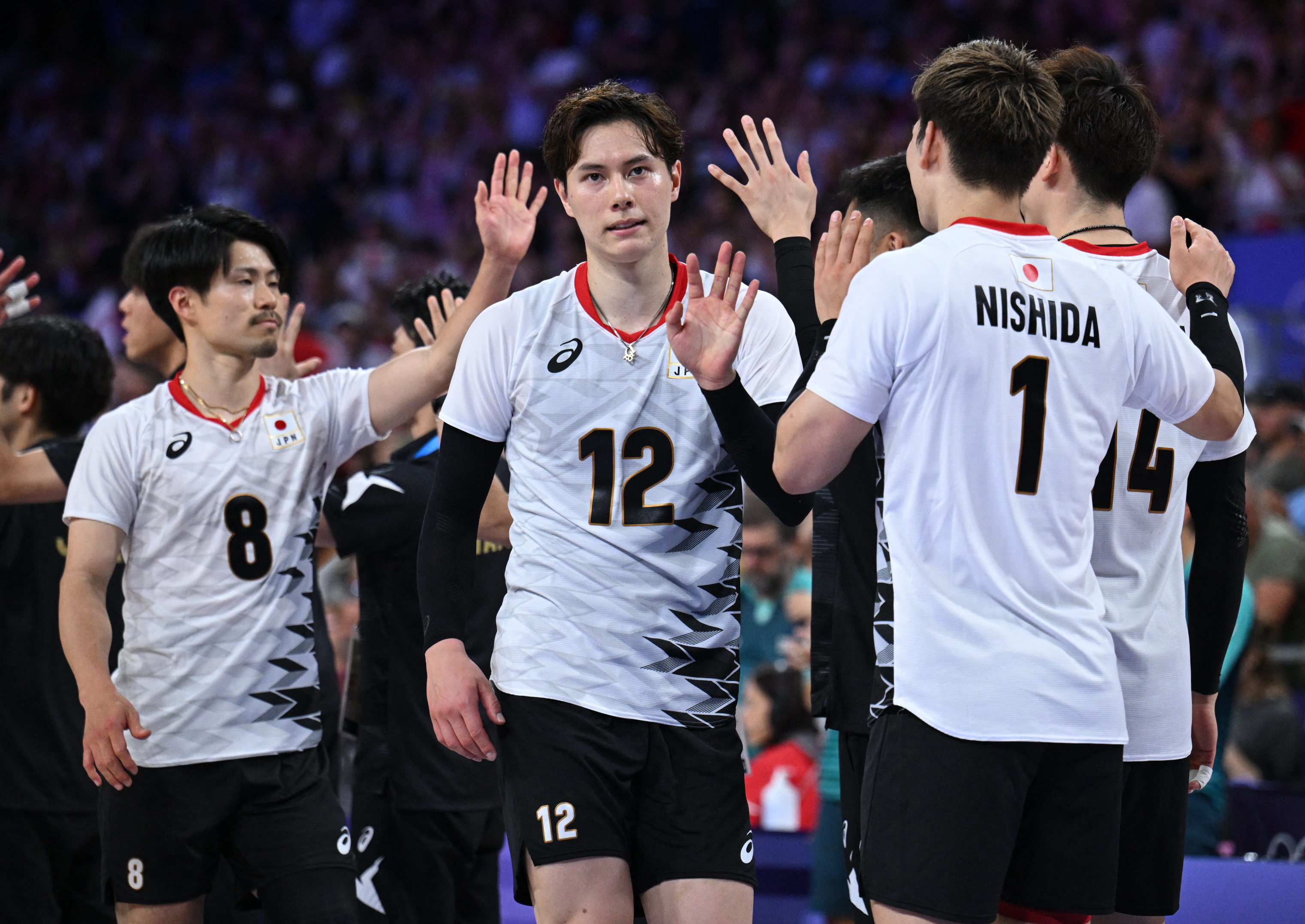 日本豪门球队大获全胜，领跑小组